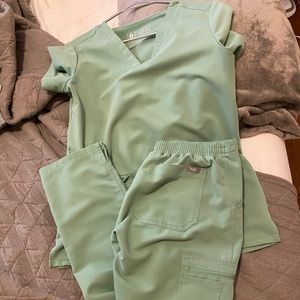 Fig’s women’s scrub set